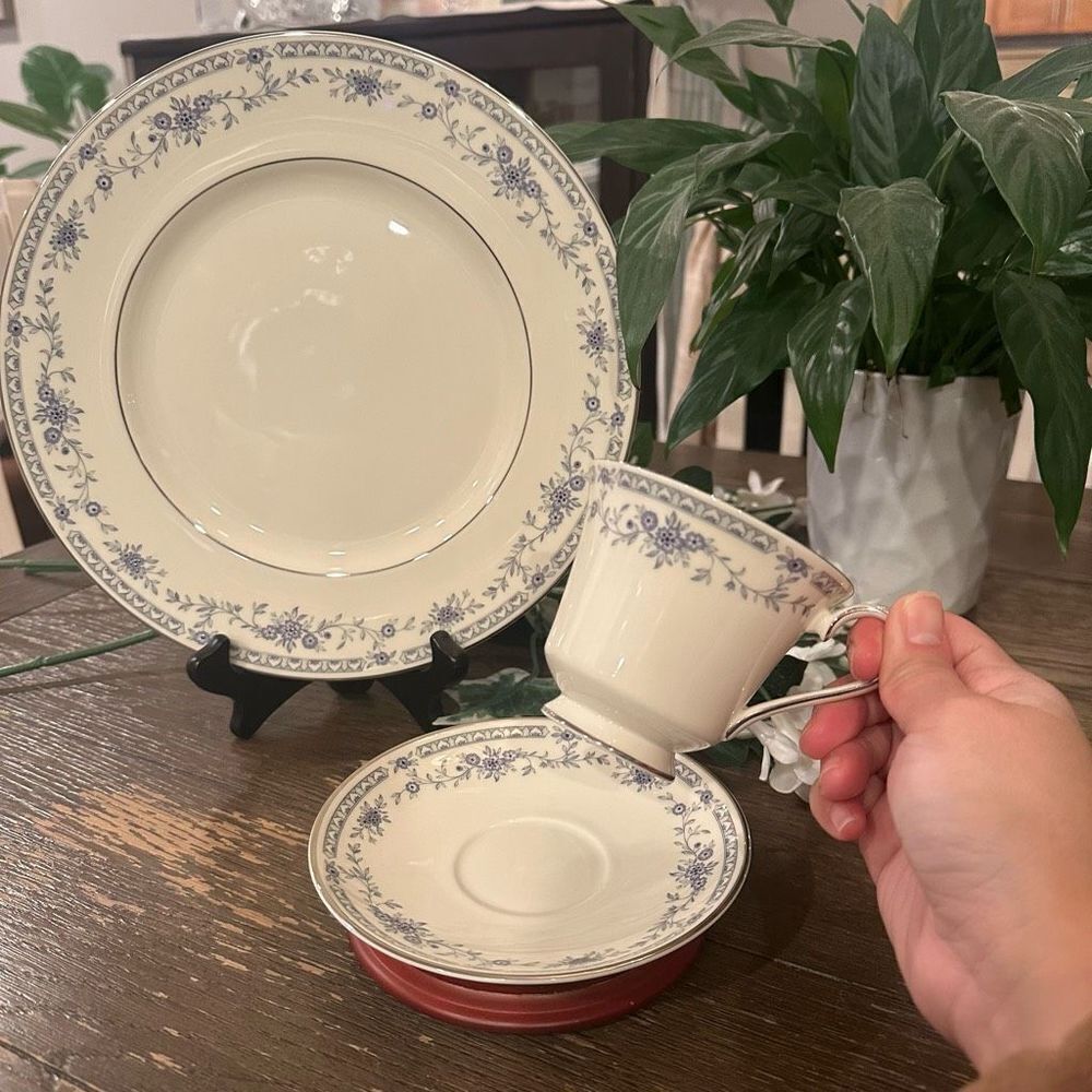 Minton Bellemeade Bone China Made in England 3pc set Plate, Cup & Saucer‎